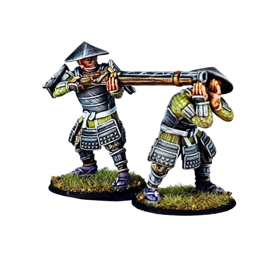 Painted 28mm miniatures of a samurai Ozutsu team, wearing Jingasa hats and samurai armor, aiming large Japanese hand cannons on grass bases.