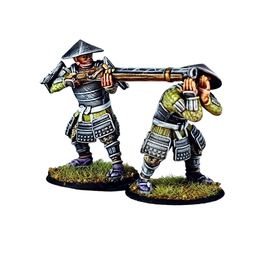 Painted 28mm miniatures of a samurai Ozutsu team, wearing Jingasa hats and samurai armor, aiming large Japanese hand cannons on grass bases.